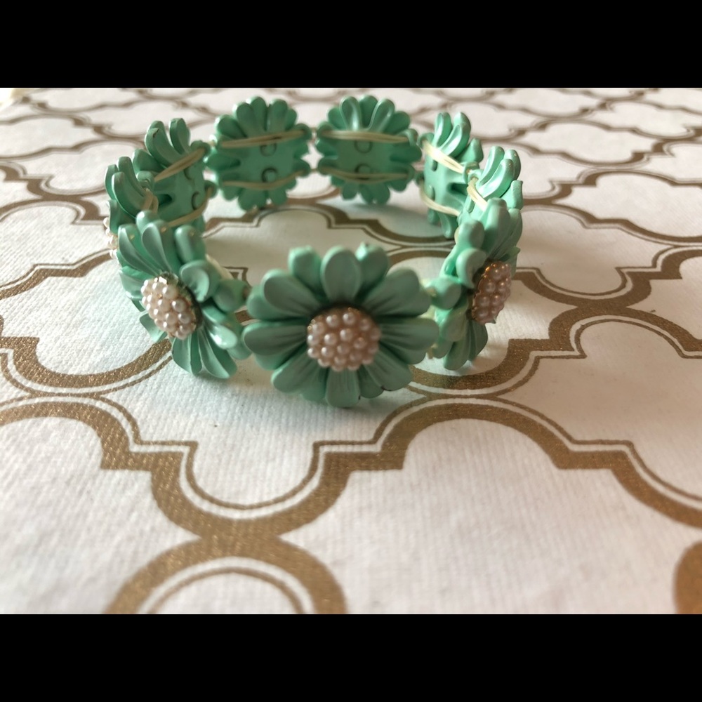 Charming Charlie pastel green flower bracelet